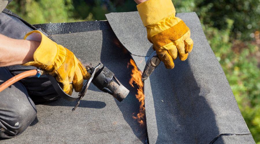 Professional gutter cleaning in Kansas City, KS